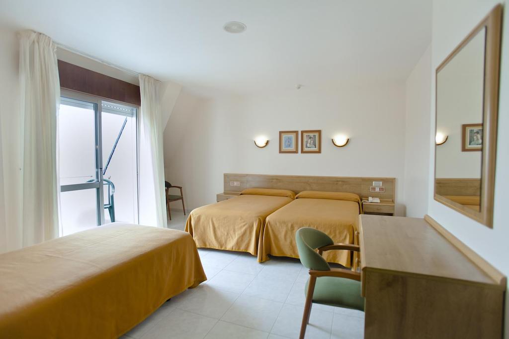 Hotel Paraimo Playa de la Lanzada Room photo